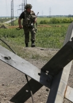 ATO Headquarters: Calm day in Donbas, military fortify positions