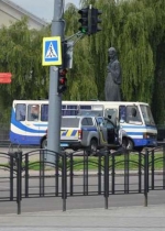 Armed man threatening to blow up bus with hostages in Lutsk city