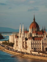 Hungary lifts travel restrictions for Ukrainians