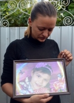 Residents of Ukrainian village of Loschynivka demand gypsies' eviction over little girl's death